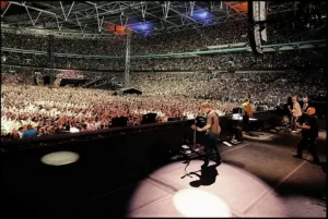 Oasis Wembley konserinde olay1 habermeydan