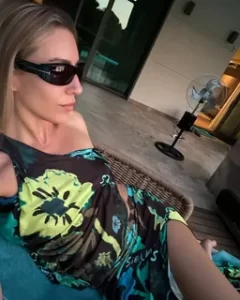 Sinem Kobal tatil paylasimlari cok begenildi2 habermeydan