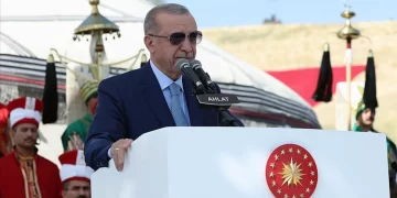 Cumhurbaşkanı Erdoğan, Ahlat’taki etkinlik alanında konuşma yapıyor