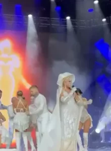 ajda pekkan harbiyede sahne aldi1 habermeydan