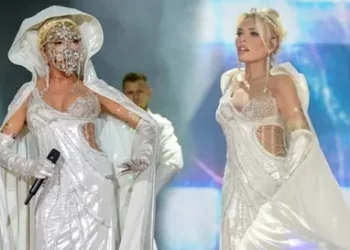 Ajda Pekkan, Harbiye’de sahne aldı!