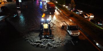 Ankara’da sağanak felaketi: Kanalizasyon taştı, evler su altında kaldı