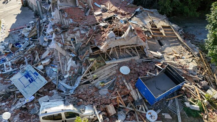 Balıkesir'de 237 artçı deprem meydana geldi.