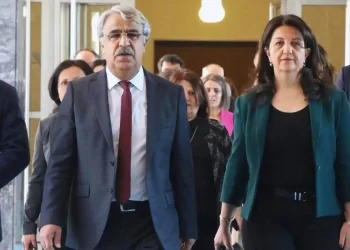 DEM Parti İmralı Heyeti Öcalan ile görüşmek için yola çıktı