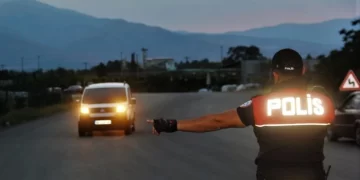 Erzincan’da çeşitli suçlardan aranan 15 kişi gözaltına alındı