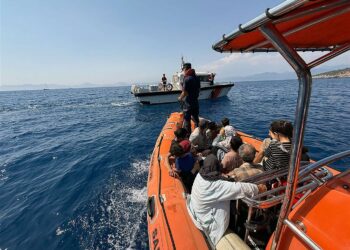 Fethiye açıklarında 37 düzensiz göçmen kurtarıldı