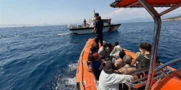 Fethiye açıklarında 37 düzensiz göçmen kurtarıldı