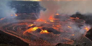Hawaii'de yanardağ faciası: Metrelerce lav püskürttü! Hawaii’de yanardağ faciası: Metrelerce lav püskürttü!