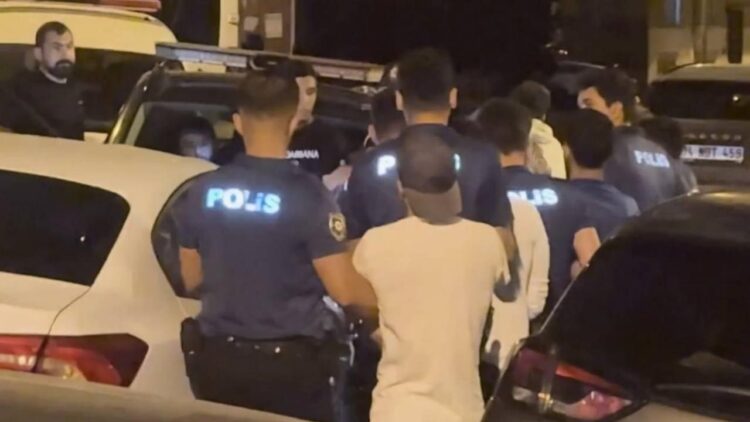 İstanbul’da göçmen kaçakçılığına yönelik operasyon gerçekleştirildi.