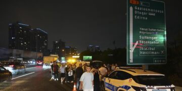 İstanbul’da zincirleme kaza: 16 araç birbirine girdi