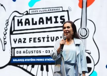 Kalamış Yaz Festivali, Türkan Şoray’ın da katıldığı film gösterimiyle başladı: ‘Sultan’lı açılış