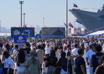 TEKNOFEST’te Mavi Vatan coşkusu: TCG Anadolu ziyaretçi akınına uğradı
