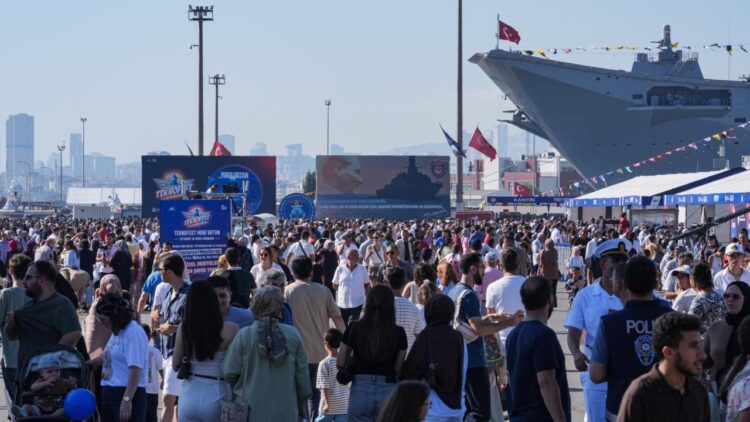 Milli Teknoloji Hamlesi’nin denizlerdeki yansıması olan “TEKNOFEST Mavi Vatan” etkinliklerinde dördüncü gün programı başladı.
