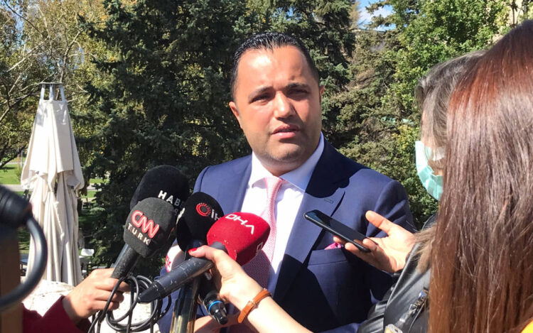 Avukat Rezan Epözdemir gözaltına alındı.