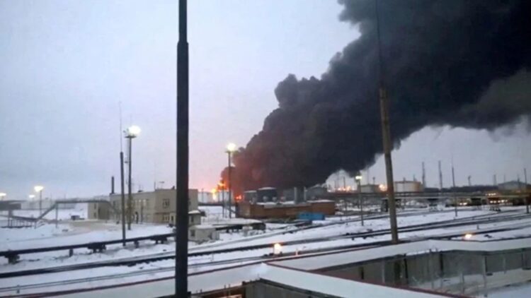 Ukrayna, Rusya'nın petrol tesislerini hedef aldı.