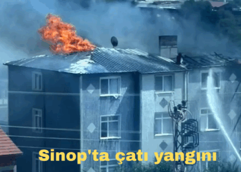 Sinop’ta, 3 katlı binanın çatı katı yandı!