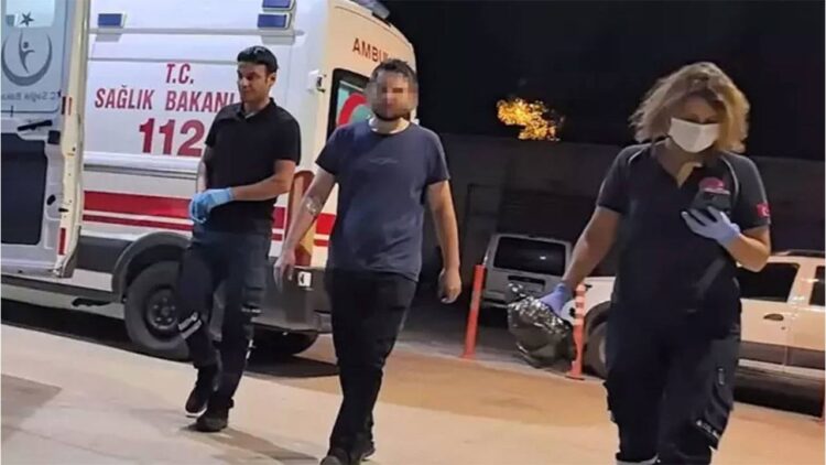 Asit sıçrayan işçi hastaneye kaldırıldı.