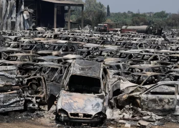 Yunanistan’da yangın otoparka sıçradı: 550 araç küle döndü