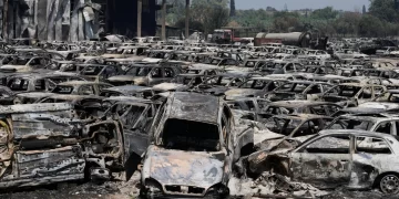 Yunanistan’da yangın otoparka sıçradı: 550 araç küle döndü