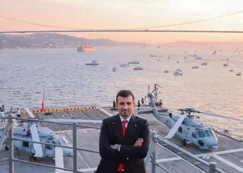 İstanbul Boğazı’nda zafer töreni geçişi