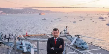 İstanbul Boğazı’nda zafer töreni geçişi