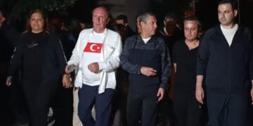 CHP lideri Özel, Zafer Yolu yürüyüşünde yer aldı