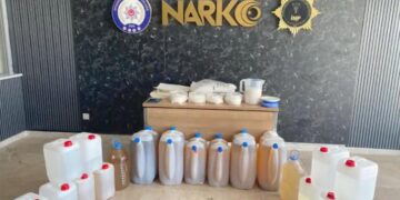 İstanbul’da zehir tacirlerine operasyon: 98 Kg kimyasal madde ele geçirildi