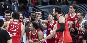 12 Dev Adam, FIBA dünya sıralamasında 15 sıra yükseldi!