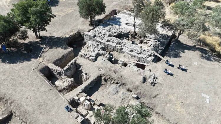 Çanakkale’de 1700 yıllık yerden ısıtma sistemi gün yüzüne çıkarıldı.
