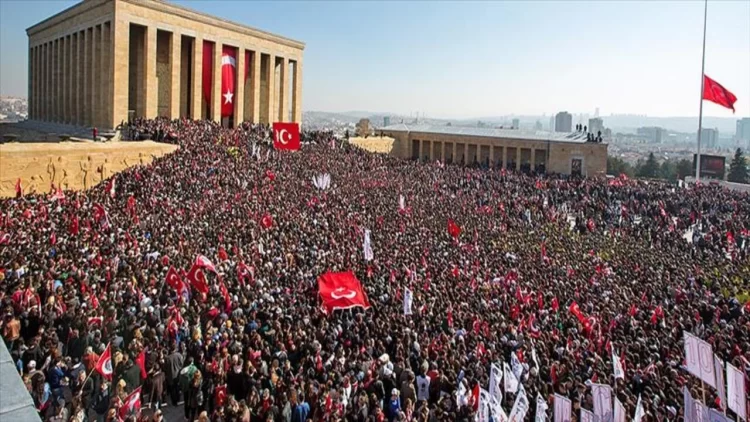 Büyük Önder Mustafa Kemal Atatürk’ün ebedi istirahatgahı Anıtkabir, 30 Ağustos Zafer Bayramı’nda 630 binden fazla ziyaretçi ağırladı.