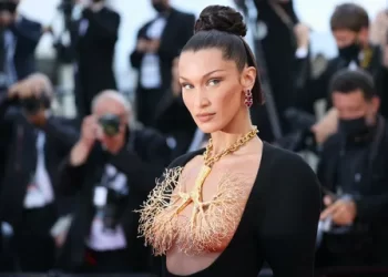 Bella Hadid’in hastalığı nedir? 