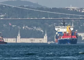 Boğazda gemi trafiği çift yönlü durduruldu