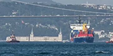 Boğazda gemi trafiği çift yönlü durduruldu