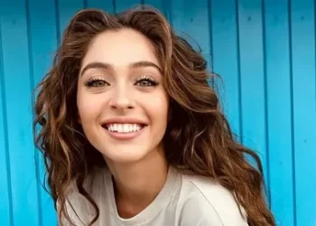 Cemre Baysel ile Blok3 İstanbul’da baş başa yakalandı