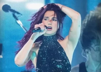 Dua Lipa'nın konserde mikrofon uzattığı kişi Türk çıktı! Dua Lipa’nın konserde mikrofon uzattığı kişi Türk çıktı!