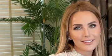 Ece Erken, Defne Samyeli'nin sakladığı estetikleri bir bir açıkladı Ece Erken, Defne Samyeli’nin sakladığı estetikleri bir bir açıkladı