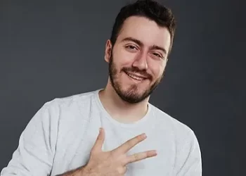 Sosyal medya fenomeni ve youtuber Enes Batur kimdir?