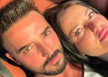 Gökhan Özen sevgilisine aşkını ilan etti