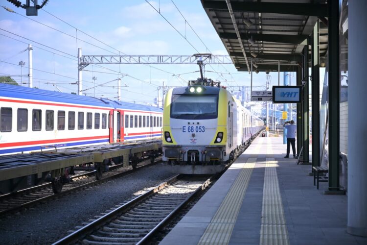 Istanbul Paris treni habermeydan