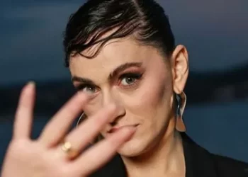 Kızılcık Şerbeti dizisinin senaristi Merve Göntem gözaltına alındı Kızılcık Şerbeti dizisinin senaristi Merve Göntem gözaltına alındı