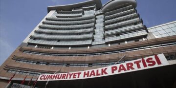 CHP için kritik gün! Kurultay davası başladı