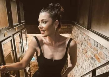 Oyuncu Burcu Binici canlı yayında baygınlık geçirdi