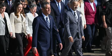 Özgür Özel partisinin 102. kuruluş yıl dönümünde Anıtkabir’de!