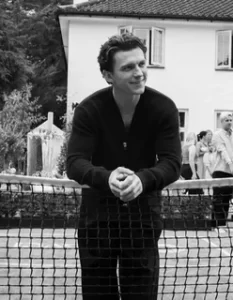 Tom Holland orumcek Adam setinde kaza gecirdi cekimlere ara verildi1 habermeydan