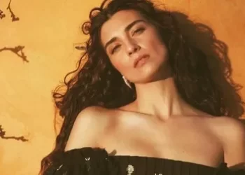 Tuba Büyüküstün, yaza özel şiir paylaştı