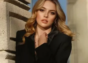 Venedik Film Festivali’nde Melis Sezen’in siyah elbisesi dikkat çekti