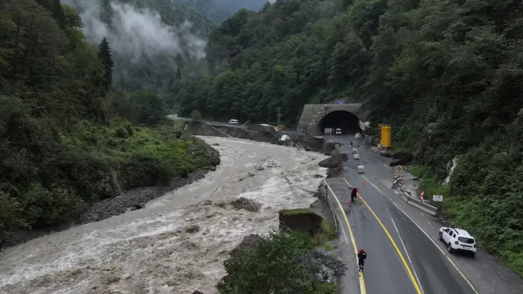 Afet ve Acil Durum Yönetimi Başkanlığı (AFAD), Meteoroloji Genel Müdürlüğü’nün son değerlendirmeleri doğrultusunda, Rize, Giresun, Trabzon ve Artvin için “turuncu” kodlu uyarı yayımladı.