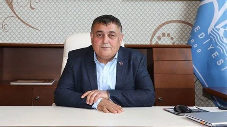 Antalya Aksu Belediye Başkanı İsa Yıldırım CHP’den ayrıldı.