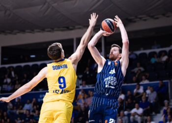Anadolu Efes, EuroLeague’e Maccabi Tel Aviv galibiyetiyle başladı!