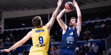 Anadolu Efes, EuroLeague’e Maccabi Tel Aviv galibiyetiyle başladı!